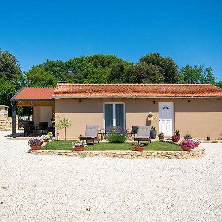 Old Oak Holiday House Villa Rovigno Esterno foto