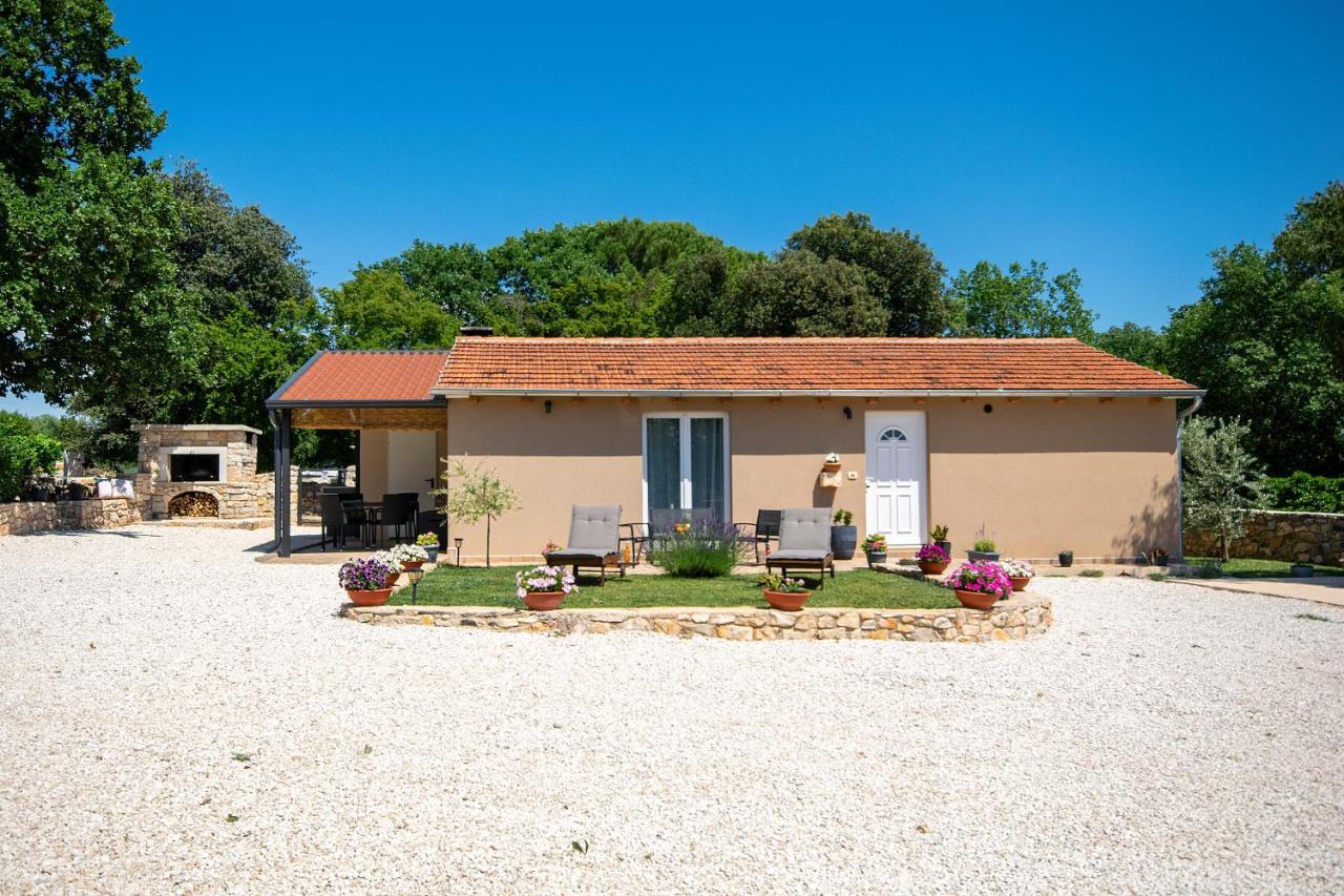 Old Oak Holiday House Villa Rovigno Esterno foto