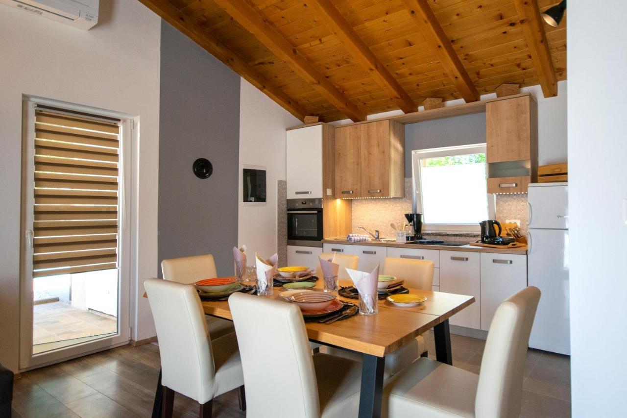 Old Oak Holiday House Villa Rovigno Esterno foto