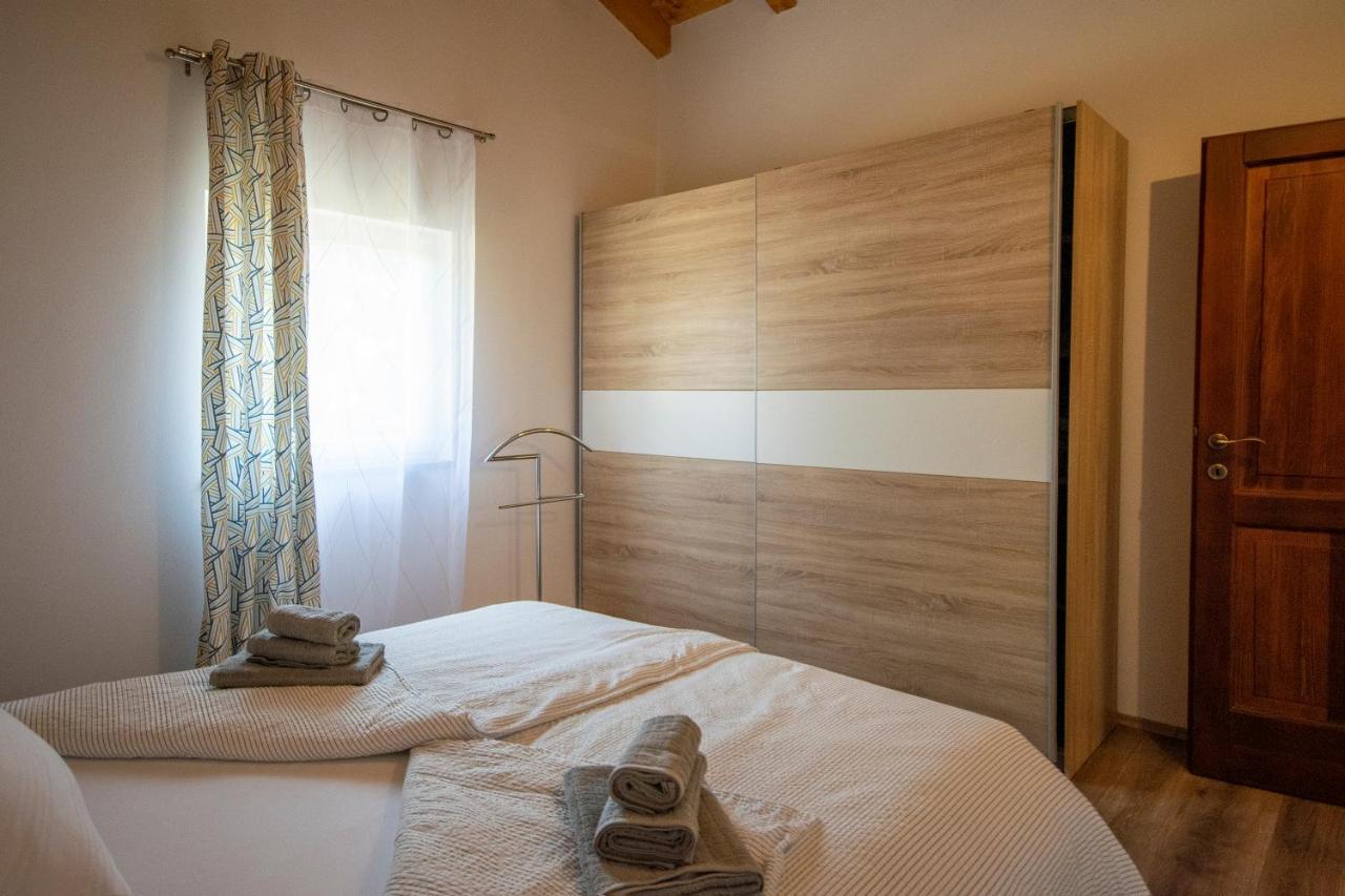 Old Oak Holiday House Villa Rovigno Esterno foto