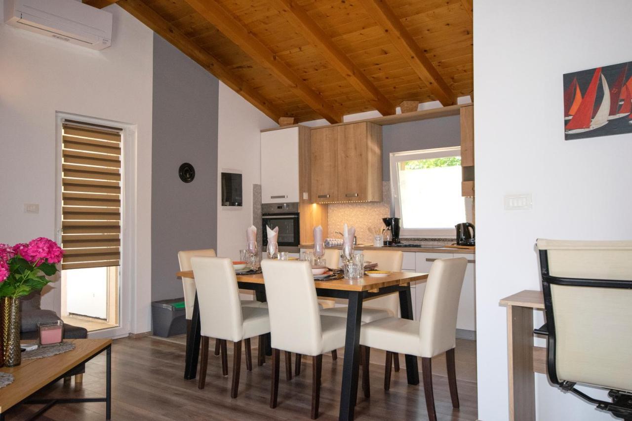 Old Oak Holiday House Villa Rovigno Esterno foto