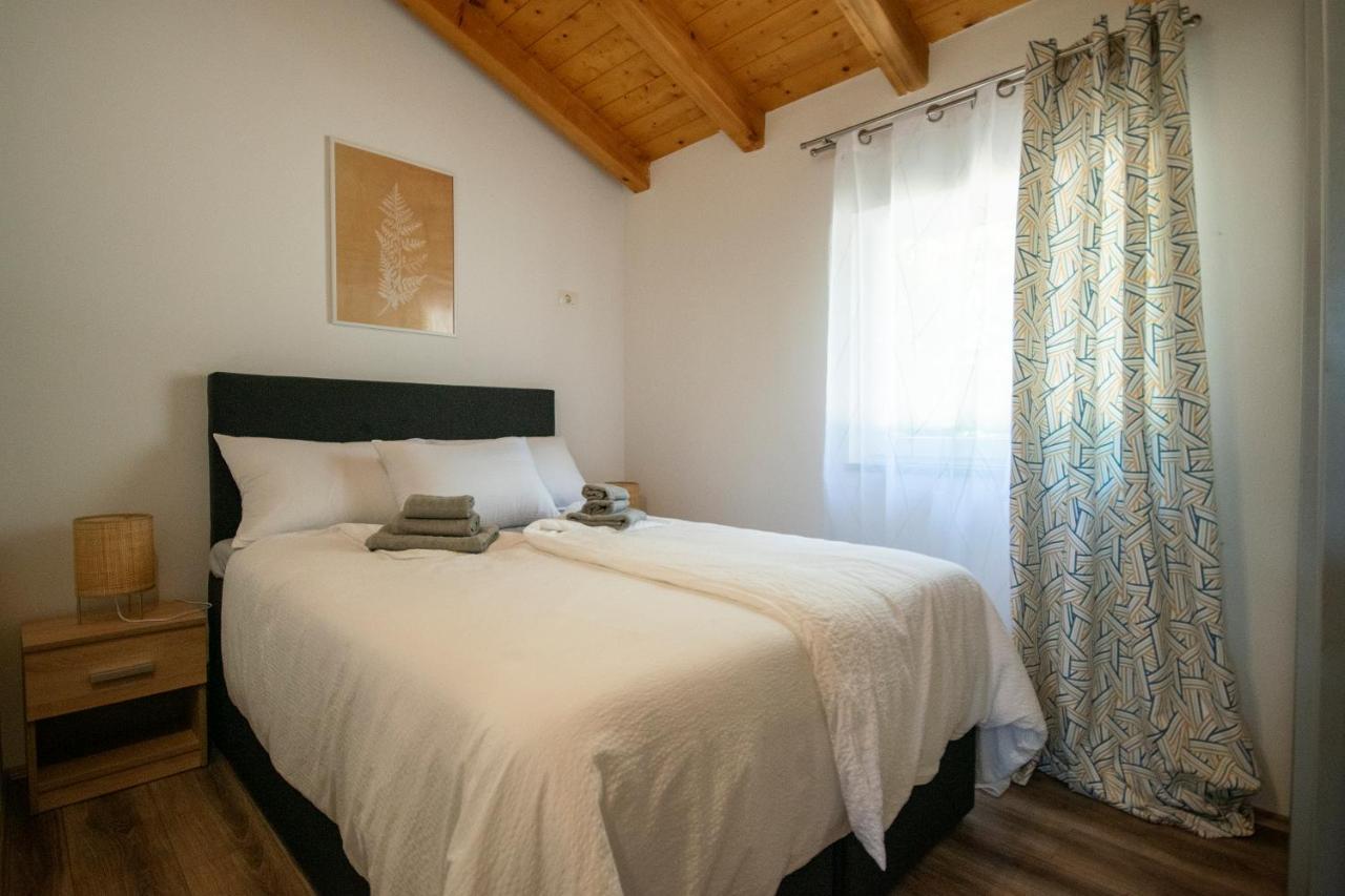 Old Oak Holiday House Villa Rovigno Esterno foto